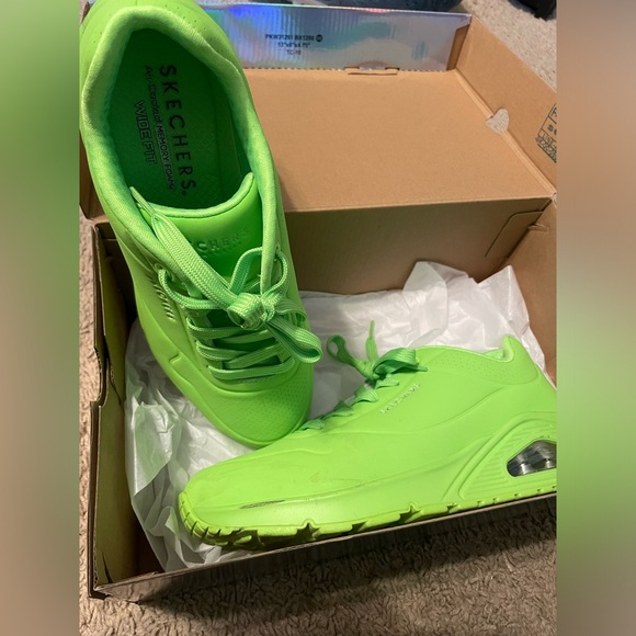 Sketchers UNO Sneakers - Picture 2 of 5